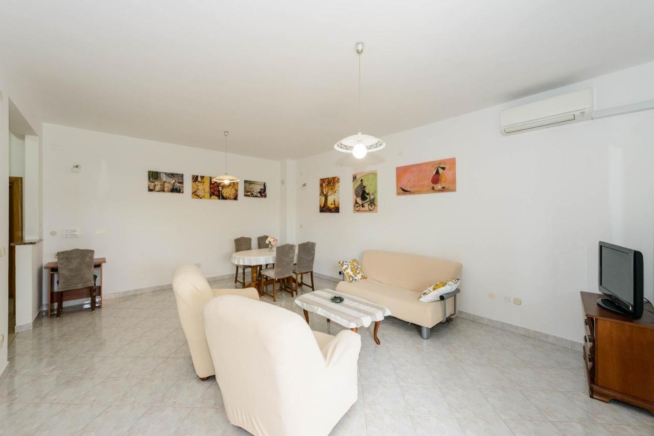 Milar Apartment *